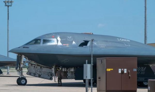 送钱宝 退役B-2飞行员讲述完成一场马拉松式轰炸任务的幕后